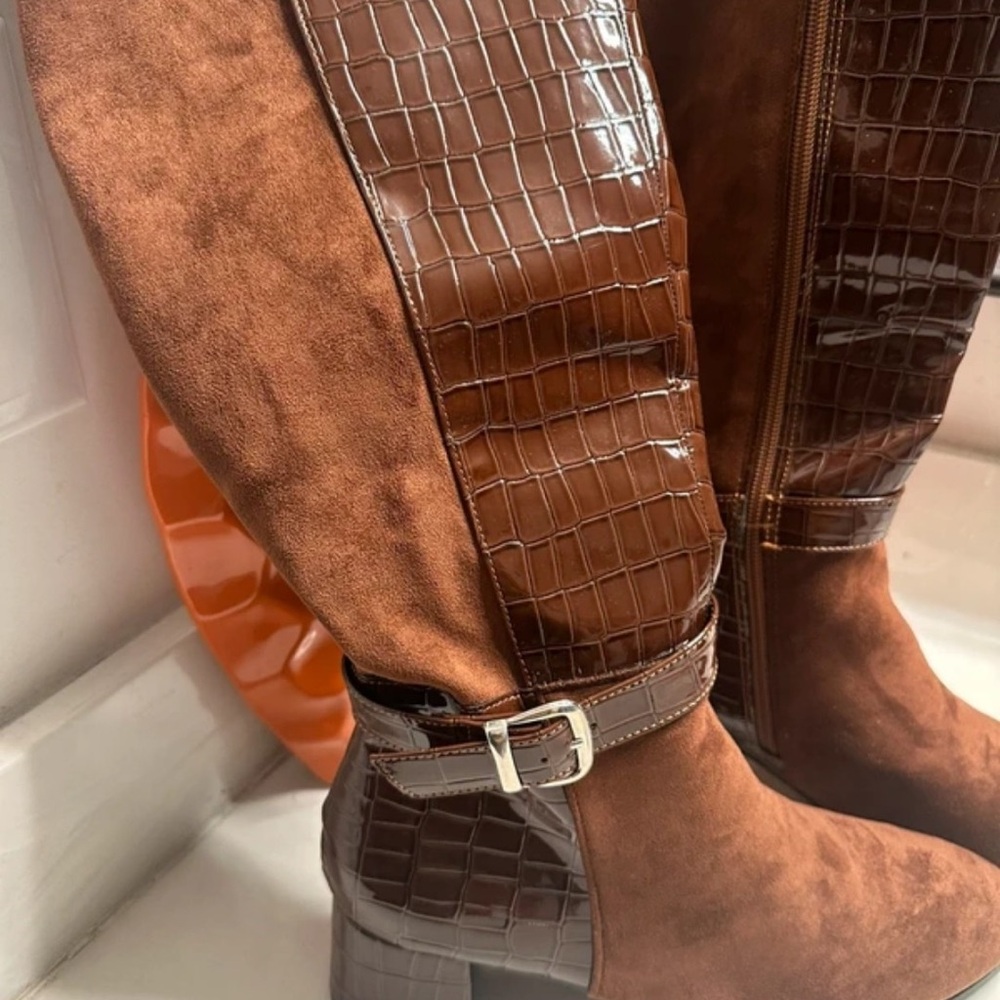 Justin Boots Croc-Embossed Brown Heeled Boots